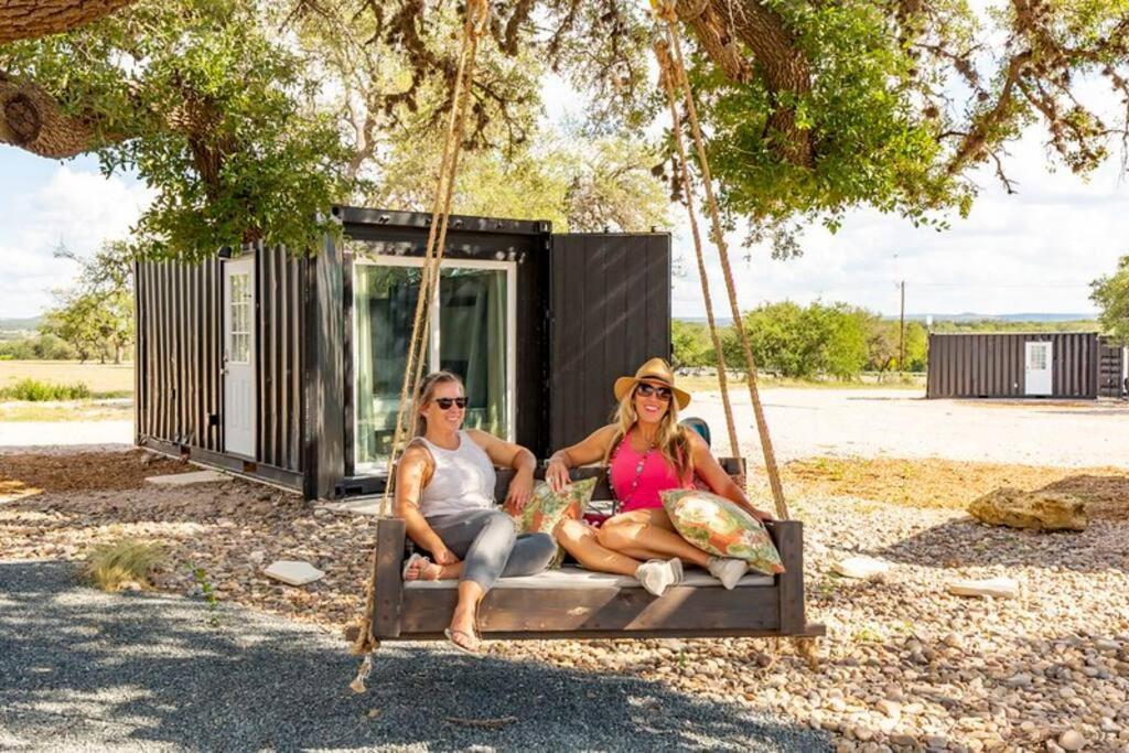 The Container Retreat @ 290 Wine Trail #10 Welcome Friends! Hye المظهر الخارجي الصورة